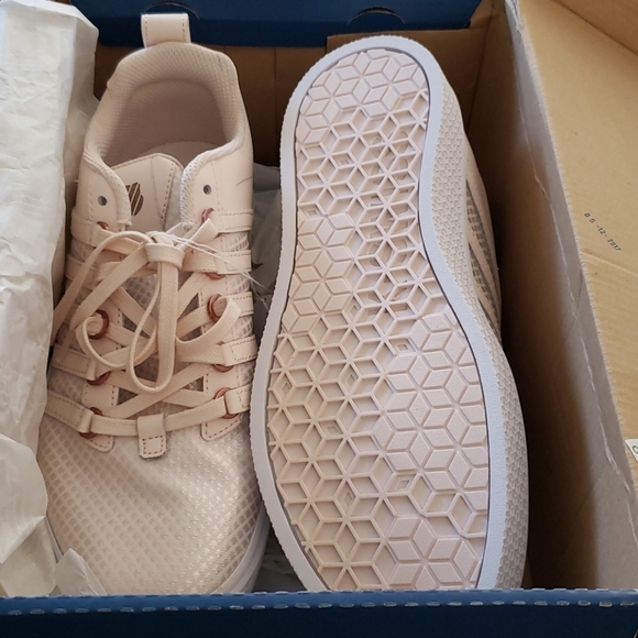 K-SWISS Varsity Sneakers size 7 - Picture 4 of 5